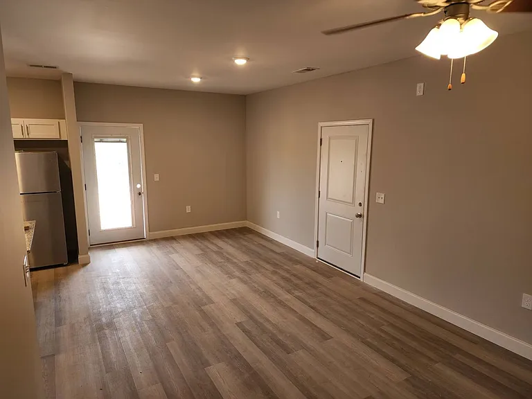 2228 Hickory St — Photo 11