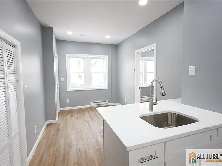 397 Washington St — Photo 8