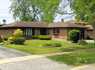 3461 S Manor Dr, Lansing, IL 60438