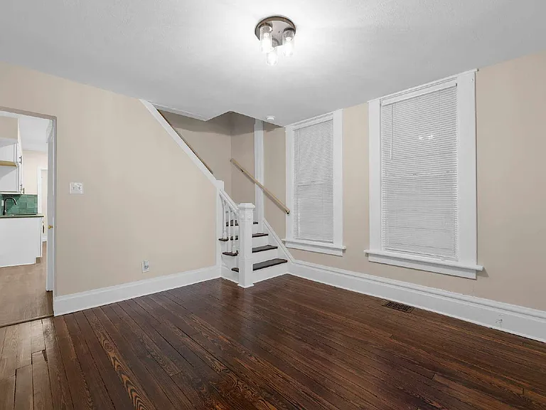 113-115 W Park Ave #113 — Photo 6