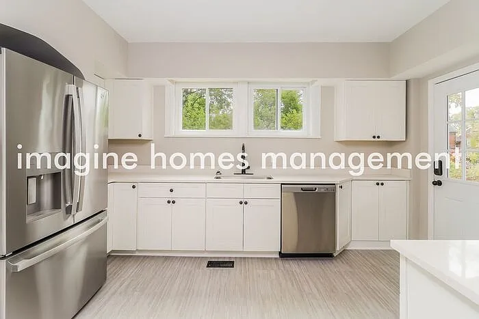 1735 Avonlea Ave — Photo 8