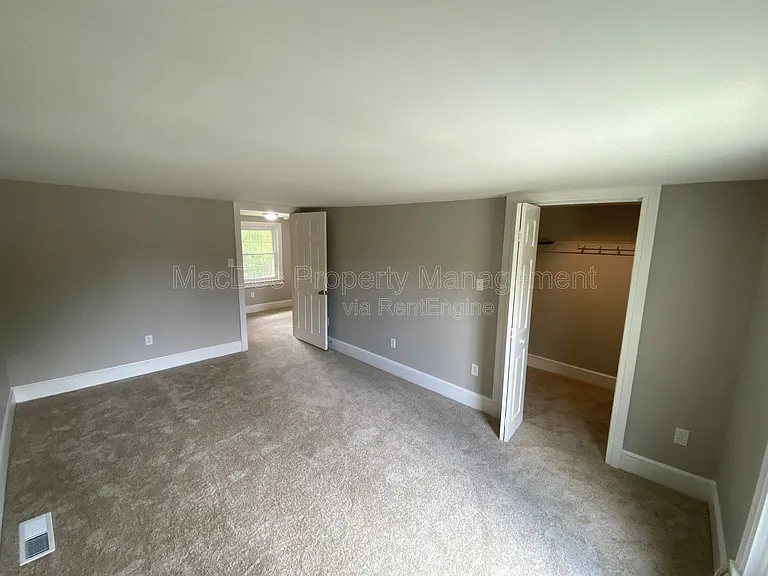 210 Milford St #B — Photo 16