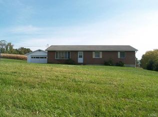 4065 Country Side Ln, Hellertown, PA 18055