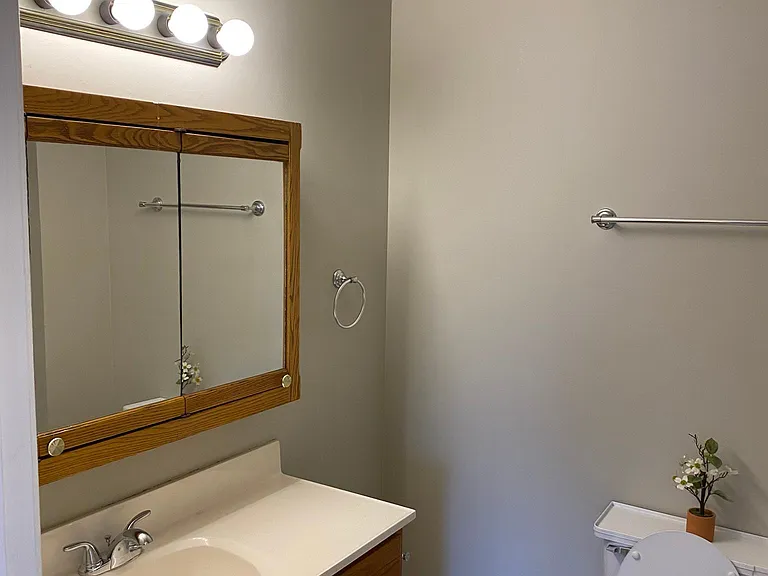 1703 Military Ave — Photo 11