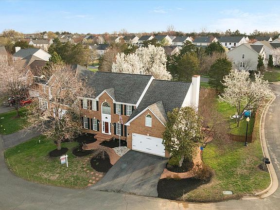 3rd image of 43186 Maple Cross St