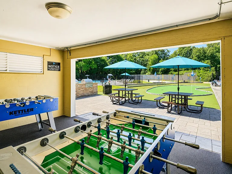 Eatoncrest Apartment Homes — Photo 17