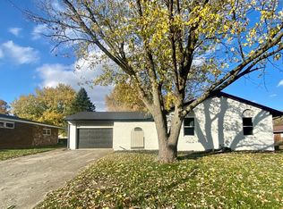 595 Pinecrest Pl, Rantoul, IL 61866