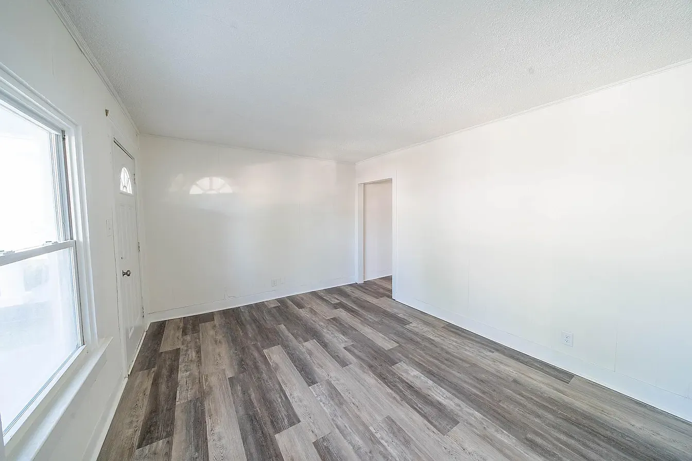 837 E Burnett Ave — Photo 1