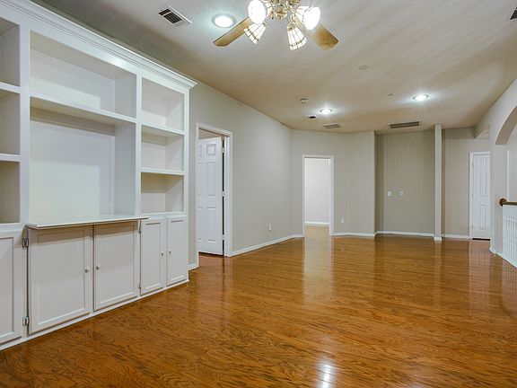 5th image of 419 Park Valley Dr