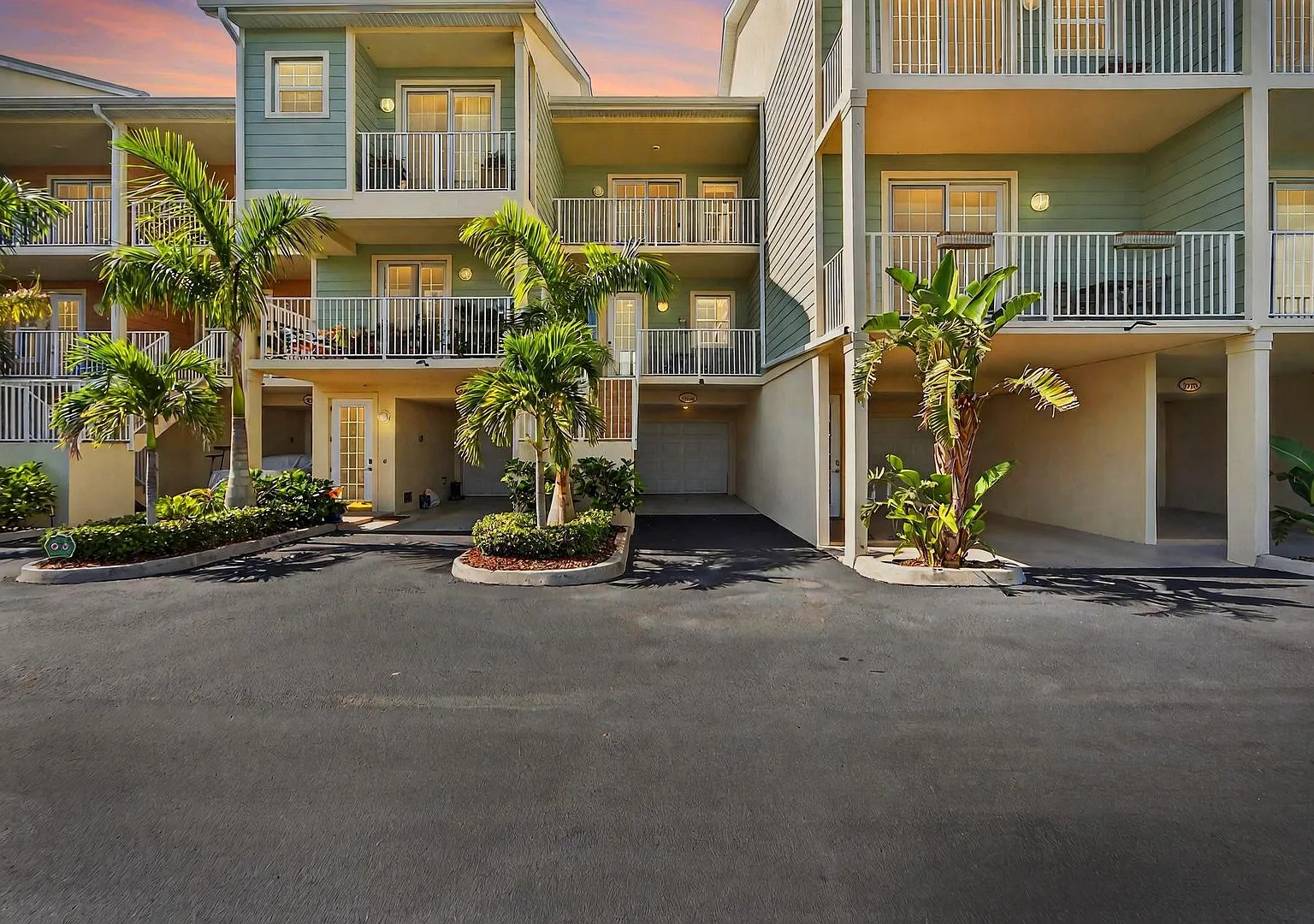 2 Bedroom 1.5 Bath Townhome — Photo 1
