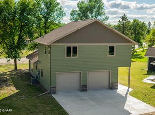 109 Elm Cir, Hallock, MN 56728