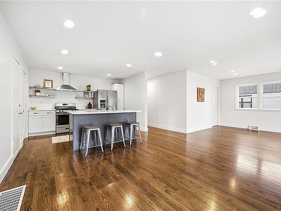 4th image of 2515 Lexington Ave