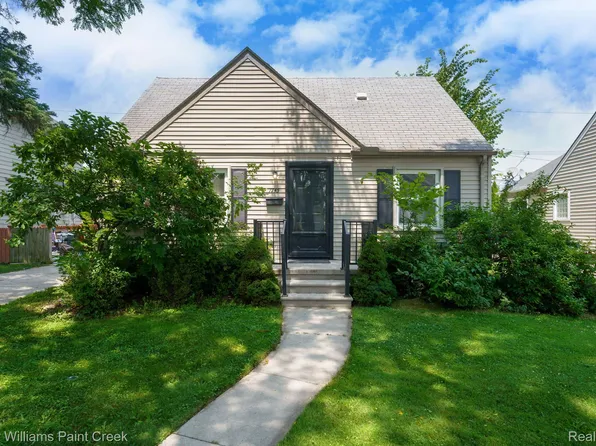 1745 Webster St, Birmingham, MI 48009