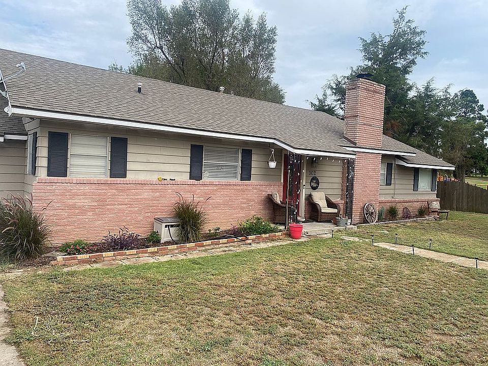 1st image of 302 Nagel St