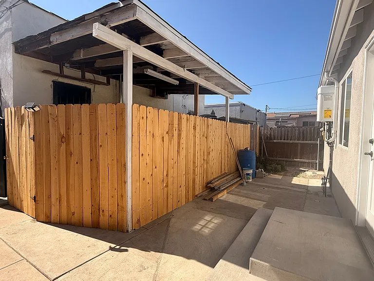 6750 S Arlington Ave — Photo 1