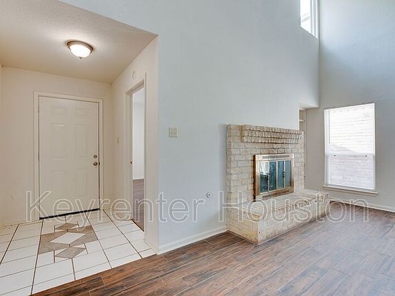 4th image of 11922 Lakewood West Dr