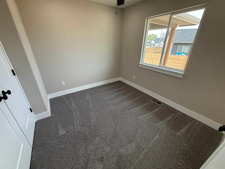 102 Poplar Ct — Photo 5