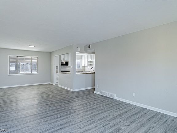 4th image of 709 Willow Dr