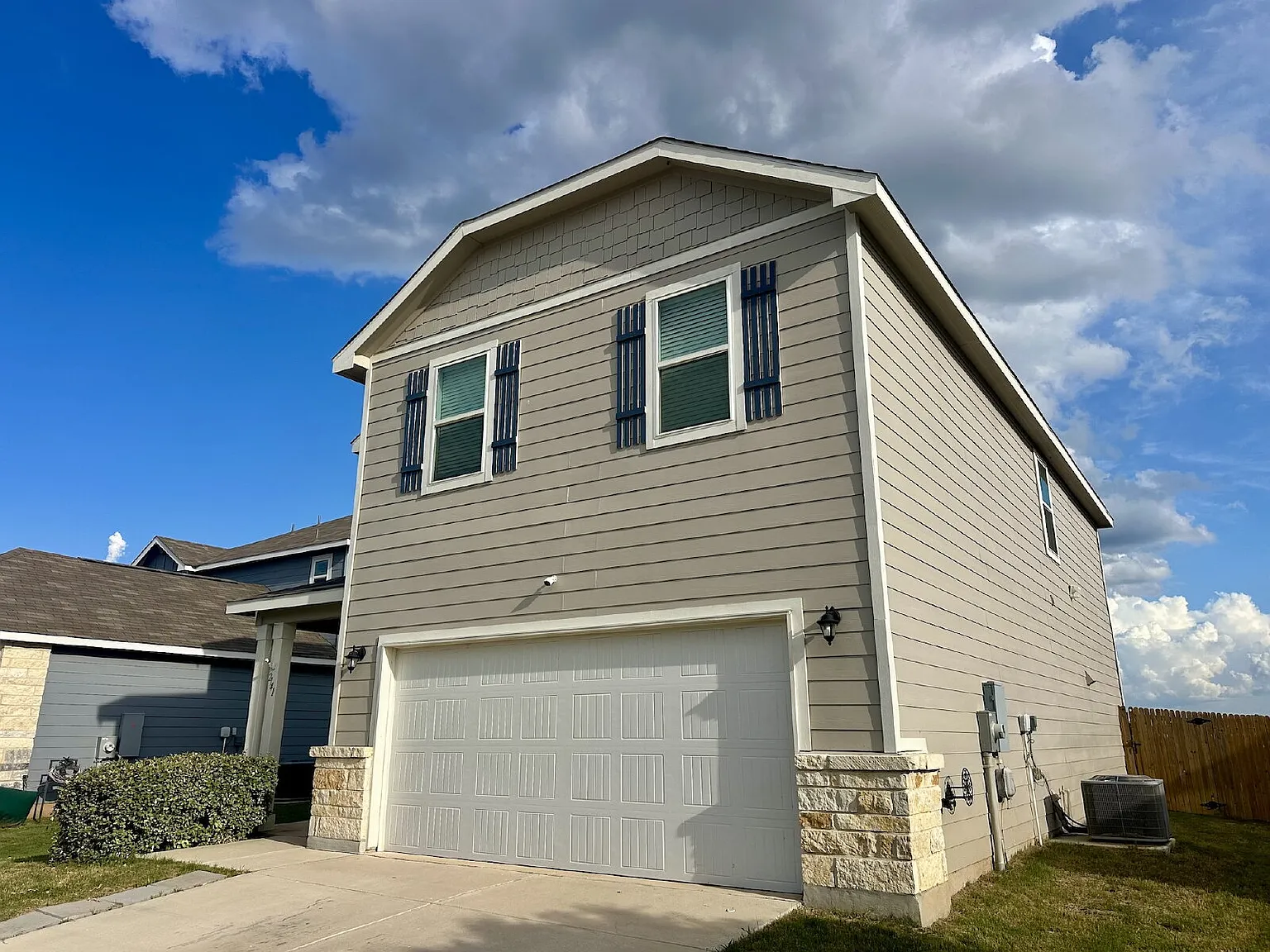 4 bed, 3.0 bath, 2097 sqft, $1,850 — Photo 2