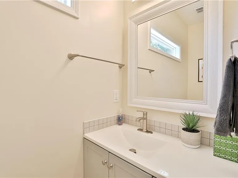 2125 Clay Rd — Photo 17