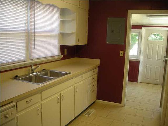 3rd image of 24 Williams Ln