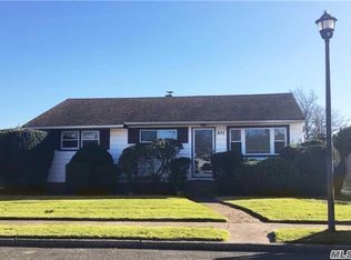 677 Anderson Ave, Franklin Square, NY 11010
