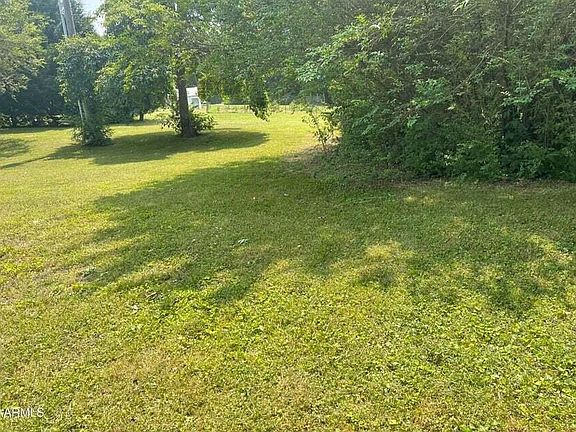 5th image of 355 Community Dr