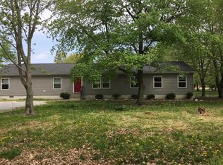 180 W Fair St, Claremont, IL 62421