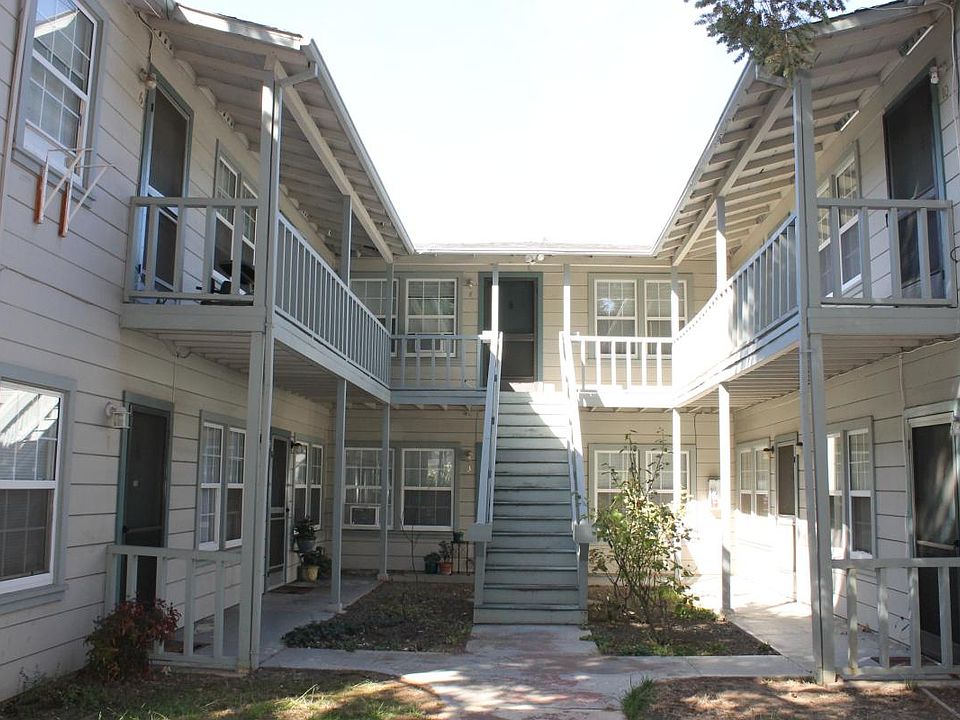 1st image of 17 Pleasant St APT 10