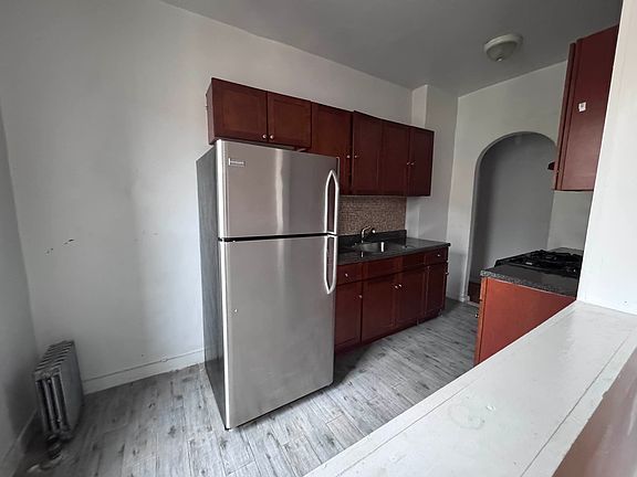 3rd image of 285 Hawthorne St APT 610