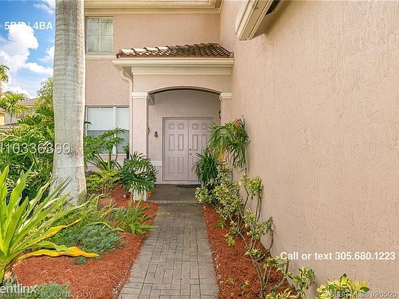 4th image of 1032 Silktree Ln #1