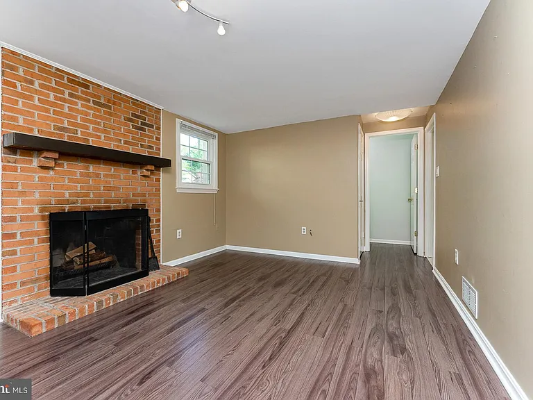8415 Hollis Ln — Photo 11