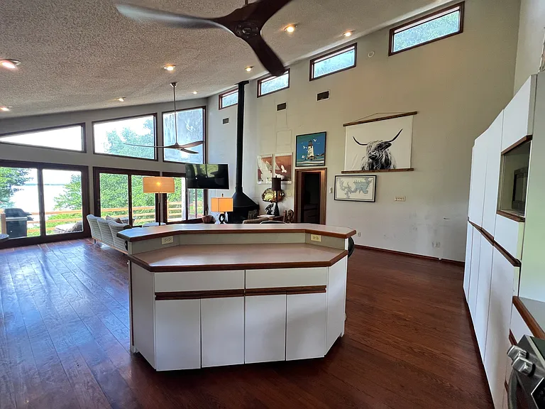 545 Lakeview Dr — Photo 17