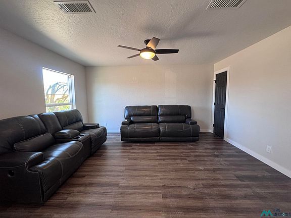 3rd image of 406 Oakwood Dr