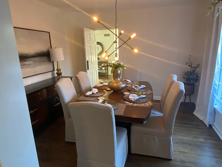 Dining room with 6 places