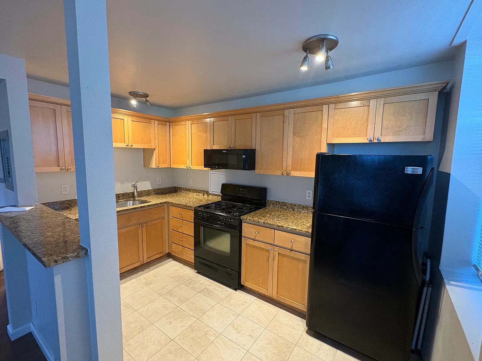 1205 SW Cardinell Dr — Photo 3