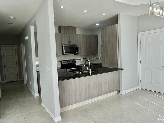 5th image of 2703 Larkspur Ave APT 4