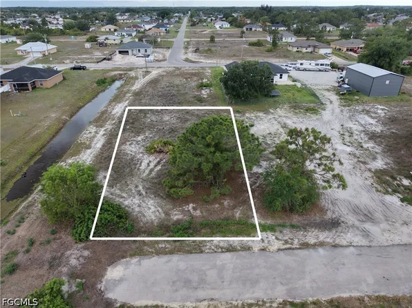 2701 39th St SW, Lehigh Acres, FL 33976