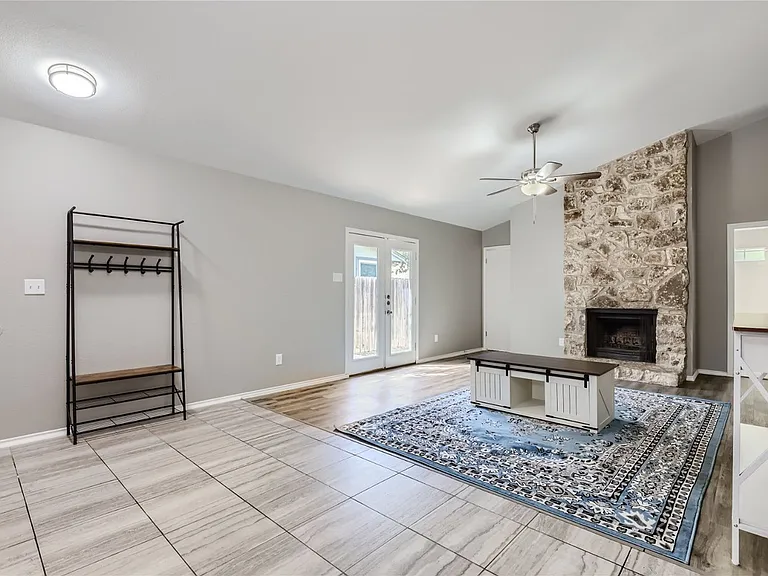 5810 Avery Island Ave — Photo 6