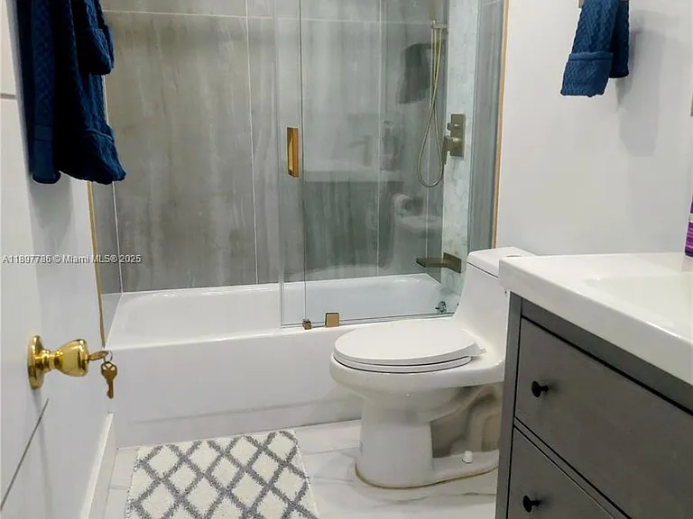 5005 Collins Ave #1523 — Photo 6