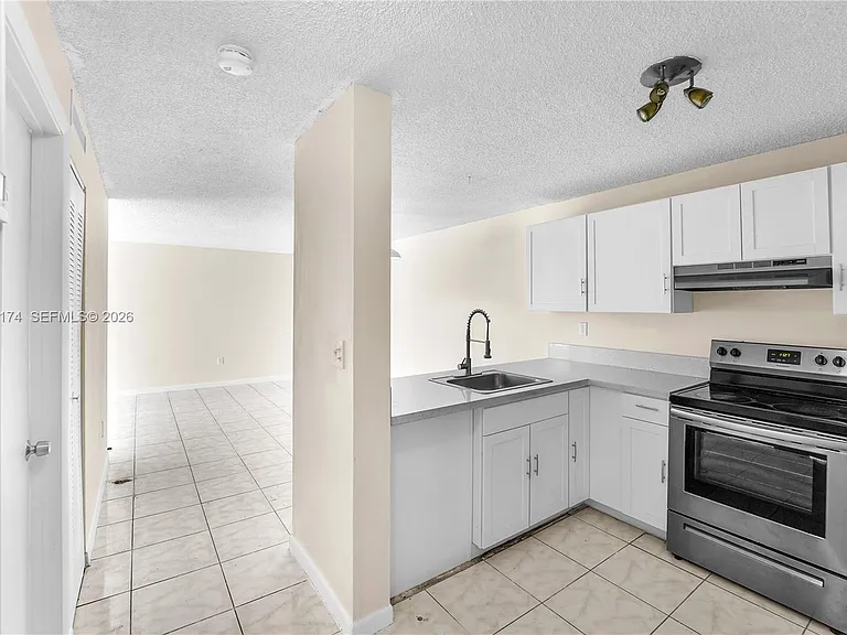 210 SW 11th St #209 — Photo 9