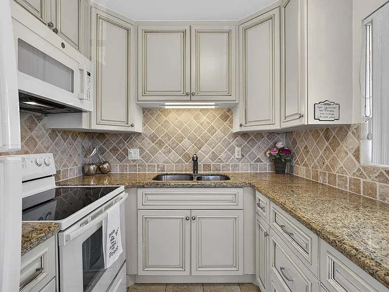 3402 Cynthia Ln #201 — Photo 20