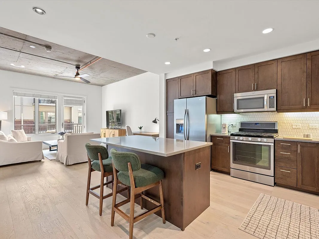 1 bed, 1.0 bath, 793 sqft, $4,000 — Photo 1