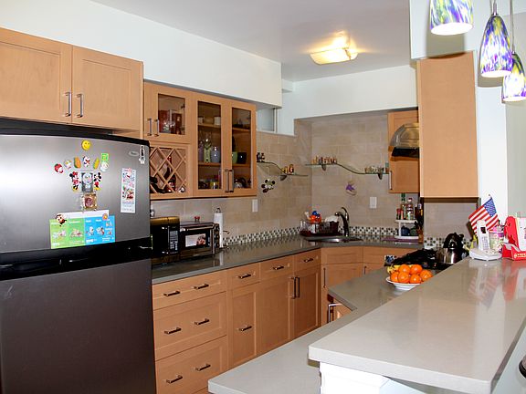 2nd image of 6733A Cloverdale Ln #A