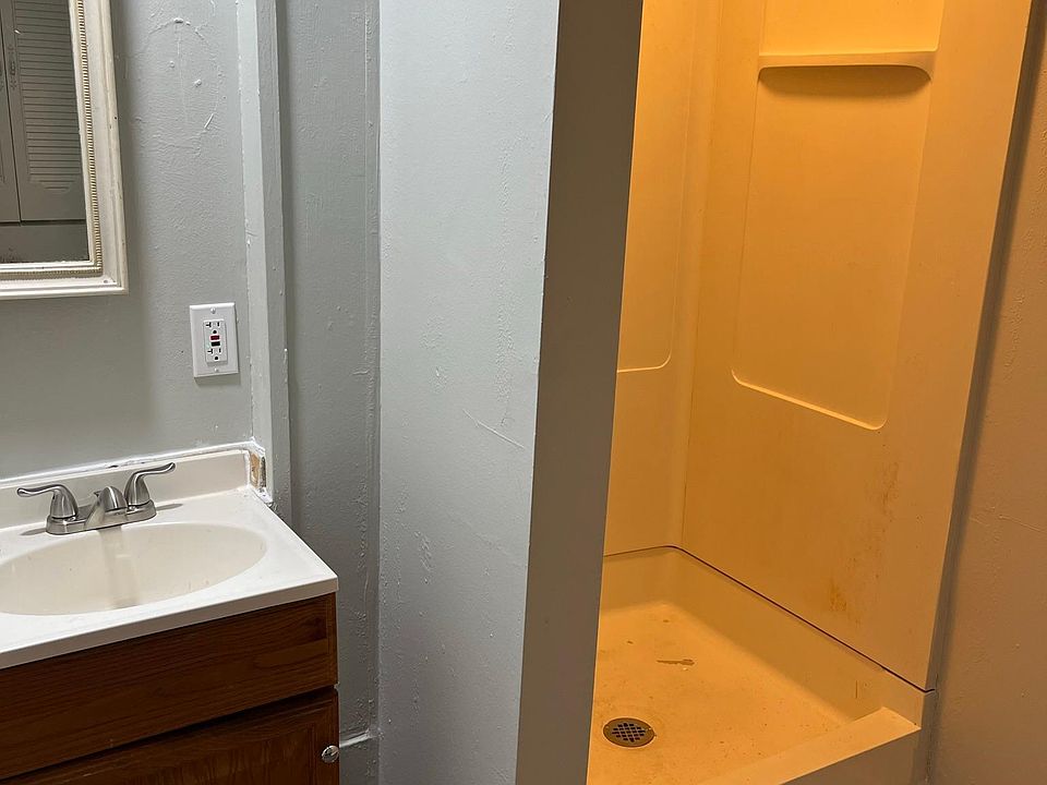 2nd image of 400 W Oak Orchard St #2