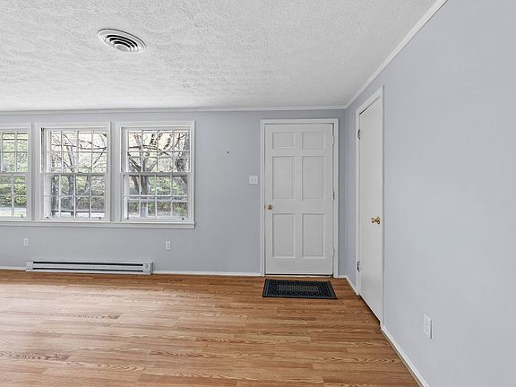 4th image of 272 Watkins Dr