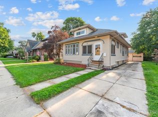 44 N Du Bois Ave, Elgin, IL 60123