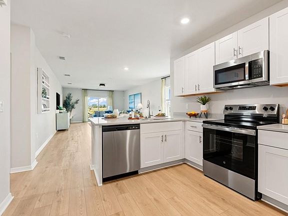 5th image of 13513 Camelot Ct