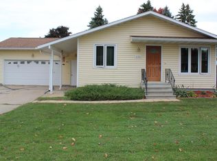 220 3rd Ave NE, Plainview, MN 55964