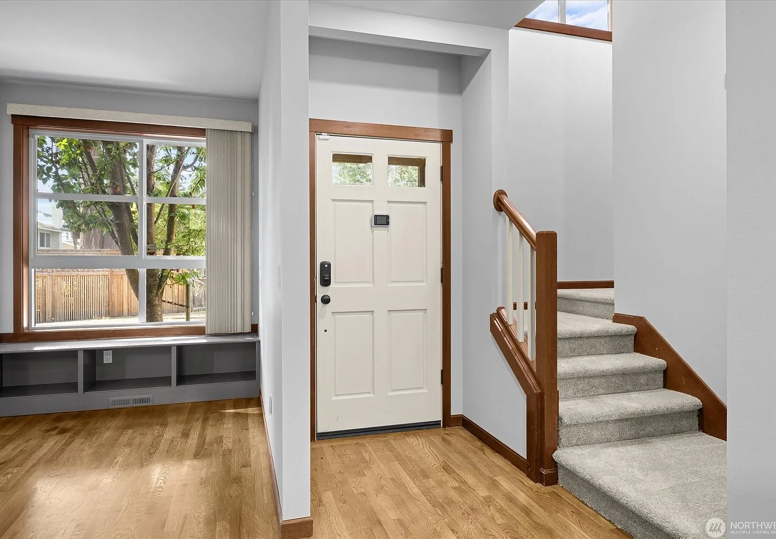 3 bed, 3.5 bath, 2575 sqft, $3,500 — Photo 2